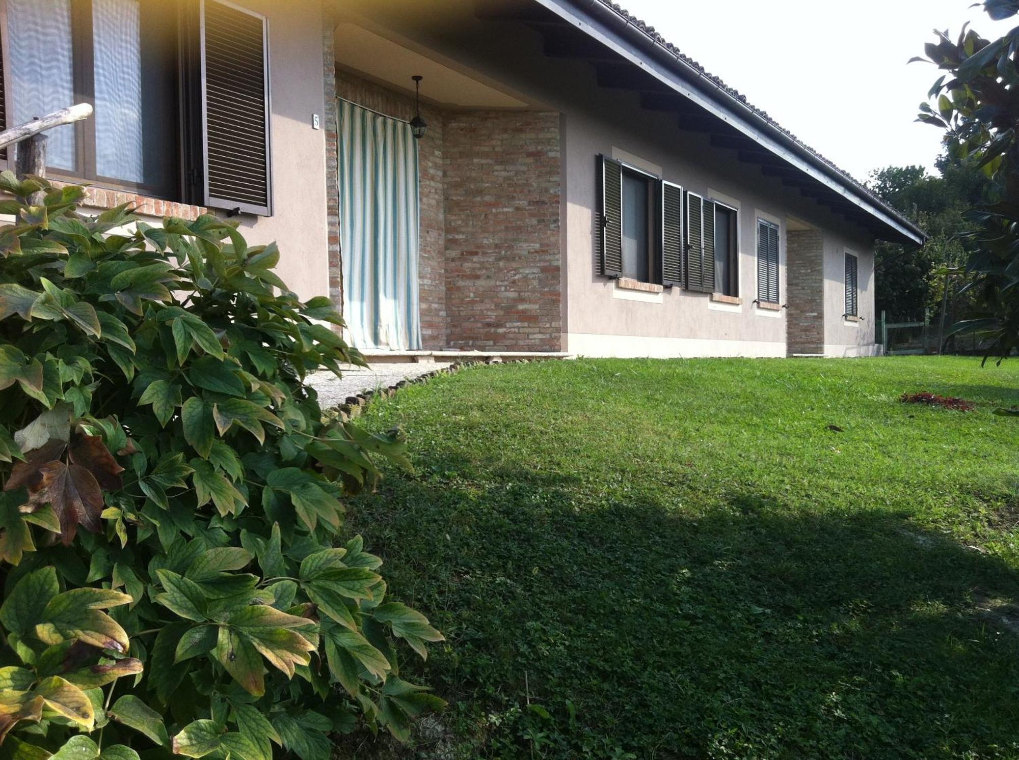 Agriturismo Bottega Di Rosanna Castagnole delle Lanze Habitación foto